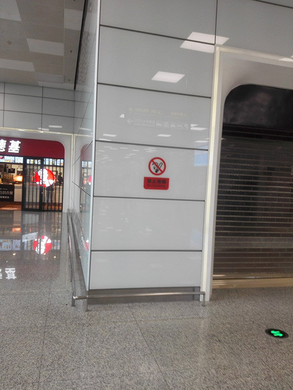 建筑、家具和家電鋼化玻璃油墨在室內(nèi)隔斷上的運(yùn)用